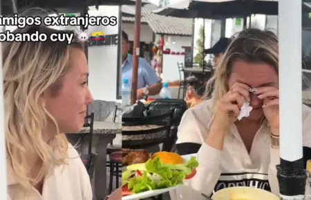 Turista sorprendida por plato de cuy frito en restaurante