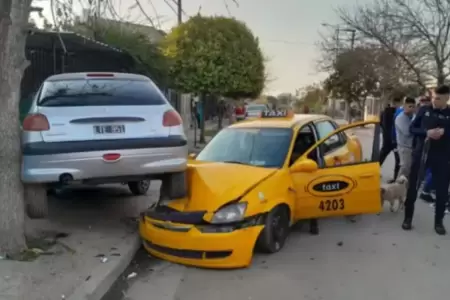 Sujeto que pretenda asaltar a taxista termin atacado por delincuentes.