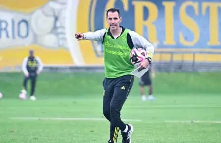 Guillermo Ferr empez a trabajar como nuevo tcnico de Sporting Cristal.