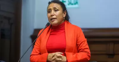 Fiscala investiga a Elizabeth Medina por presunto cobro de coimas.