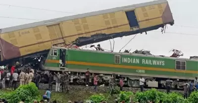 Terrible choque de trenes deja mas de 15 fallecidos y decenas de heridos.