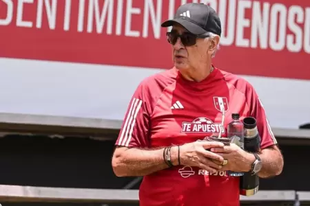 Jorge Fossati est nervioso por el partido de Per?