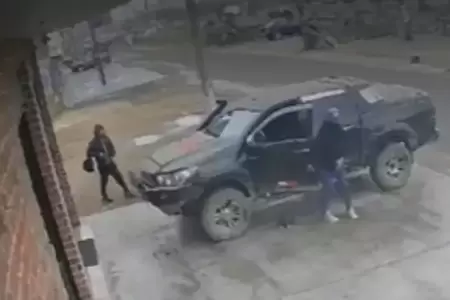 Ladrones intentan llevarse camioneta en Comas pero trabagas impide que arranquen