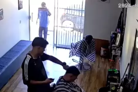 Sicario se hace pasar como cliente para asesinar a barbero.