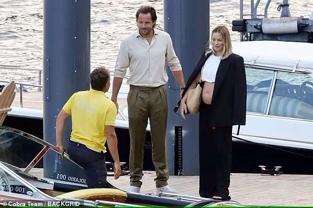 Margot Robbie en compaa de su esposo, el actor y productor Tom Ackerley