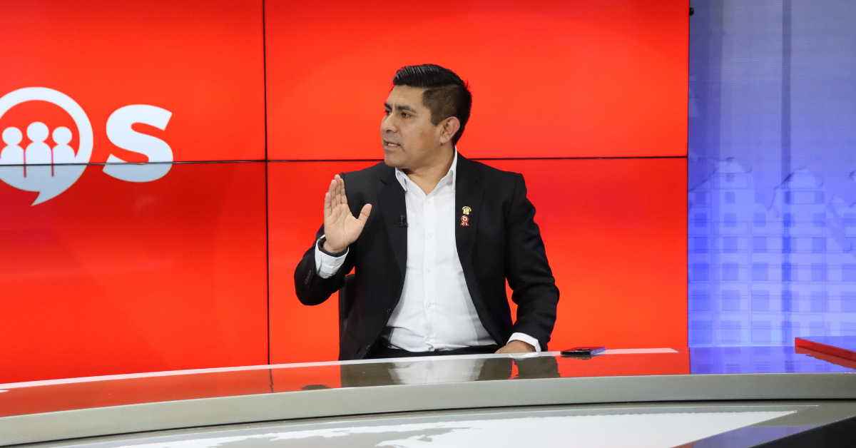 Alex Flores respalda pedido de vacancia contra Dina Boluarte: "La señora abandonó el cargo"