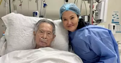 Keiko Fujimori y Alberto Fujimori en hospital