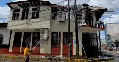 Sede educativa habra sido incendiada.