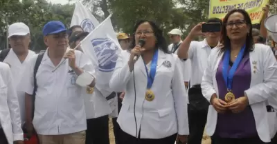 Mdicos peruanos anuncian paro nacional.