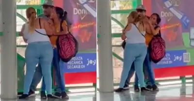 Mujeres pelean por un hombre en la estacin.