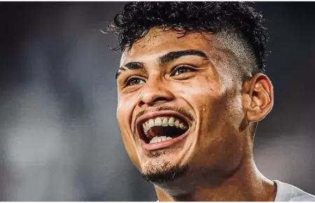 Jeriel De Santis fich por club campen de la Liga 1.