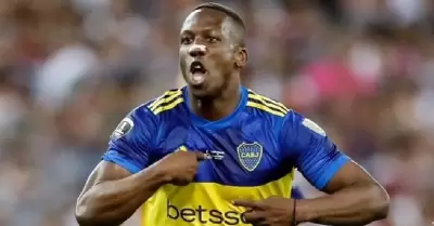 Luis Advncula vive un gran presente en Boca Juniors.