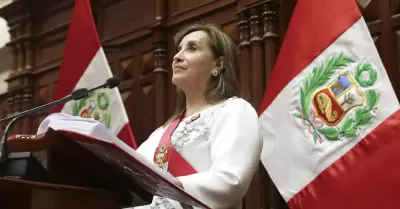 Dina Boluarte niega tener una bancada en el Congreso.