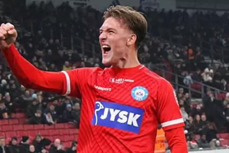 Oliver Sonne anot un GOLAZO con Silkeborg.