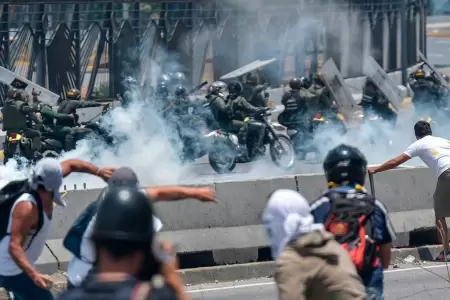 Protestas se tornan ms violentas en Venezuela.