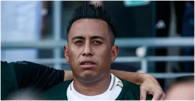 Christian Cueva rompe su silencio tras orinar en la calle