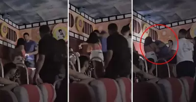 Joven descubre infidelidad de su novio en el cine.