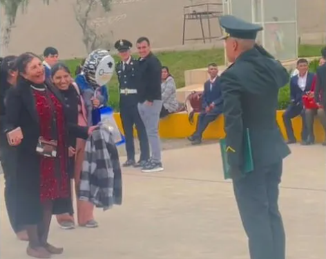 Suboficial agradecido con su madre por todo su apoyo.