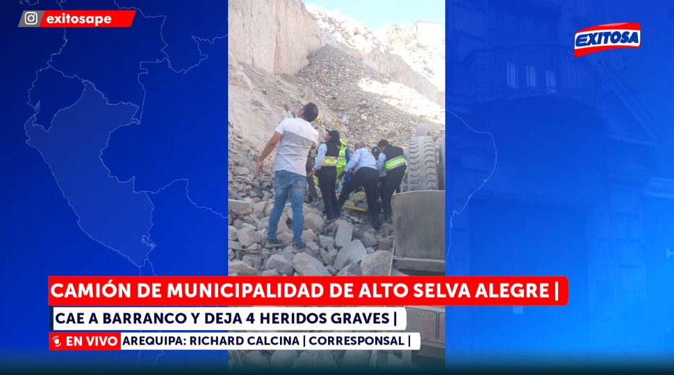 Camin municipal cae a barranco en Arequipa.