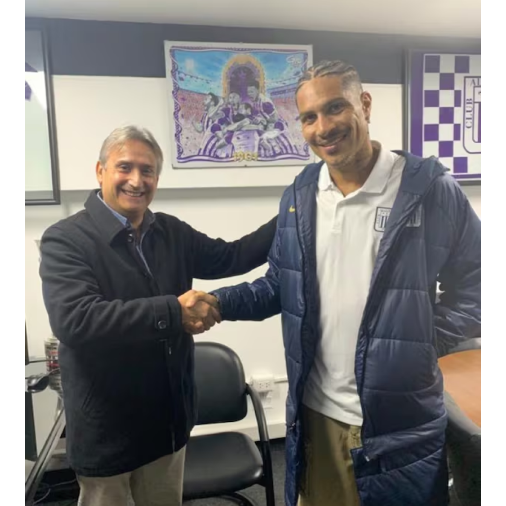 Paolo Guerrero junto al presidente del Fondo Blanquiazul, Jorge Zúñiga.