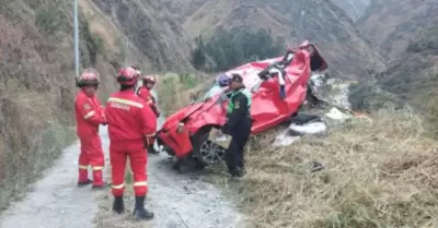 Auto cae a abismo en Junn.