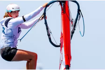 Pars 2024: Mara Beln Bazo logra tercer lugar en semifinal de windsurf