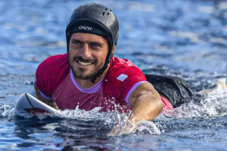 Alonso Correa compite en la semifinal de surf en los Juegos Olmpicos de Pars 2