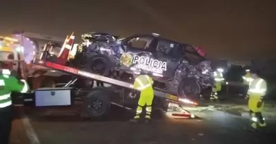 Policas heridos por triple choque en Lurn.