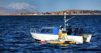 Familia muere al ahogarse en el Lago Titicaca.