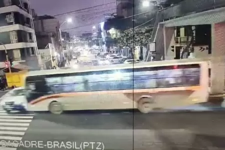 Choque entre camioneta y bus de transporte en Magdalena.