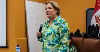 Rosario Sasieta critica a ministra de la Mujer.