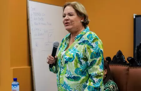 Rosario Sasieta critica a ministra de la Mujer.