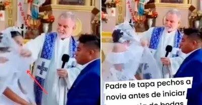 Sacerdote cubre escote de la novia en plena boda.