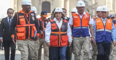 Dina Boluarte es abucheada en pleno simulacro nacional.