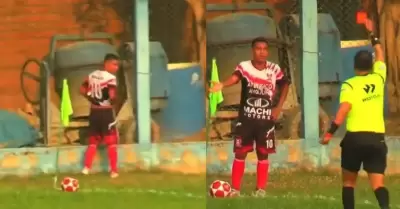 Futbolista fue expulsado por orinar en pleno partido.