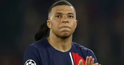 Kylian Mbapp demand al PSG por millonaria cifra.