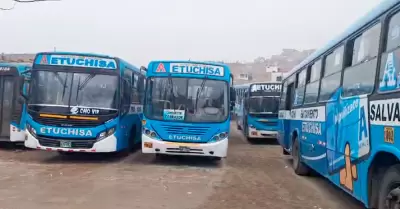 Buses 'El Chino' dejan de circular por miedo a ataques.