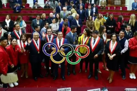 Congreso condecora a Stefano Peschiera con medalla de honor.