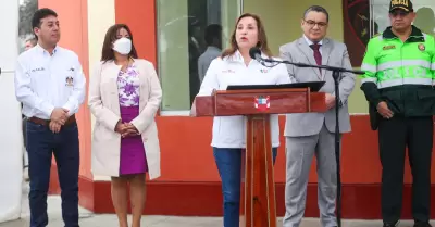 Dina Boluarte brinda respaldo a Juan Jos Santivez.