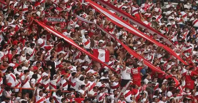 Hinchas peruanos rumbo a agotar entradas para prximo partido.