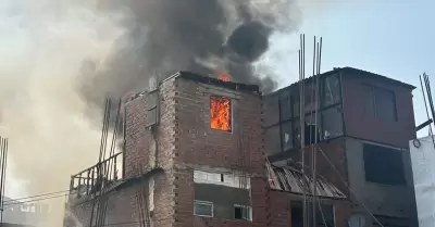 Fueron necesarios 9 unidades de bomberos para controlar dicho incendio.