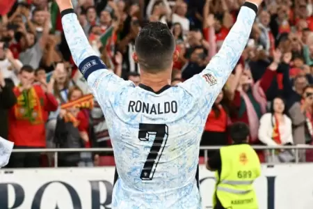 Cristiano Ronaldo anot un nuevo gol con Portugal.