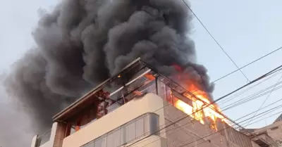 Incendio se registr en Carabayllo consumiendo un cuarto piso.