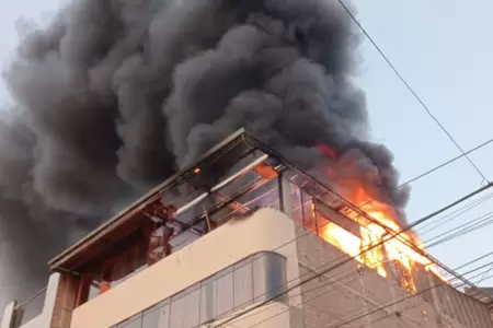 Incendio se registr en Carabayllo consumiendo un cuarto piso.