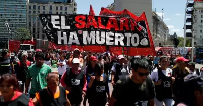 Intensas protestas en Argentina por nueva reforma de Javier Milei.