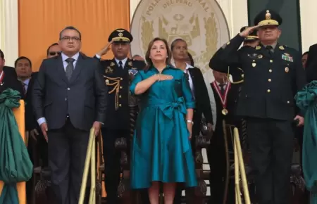 Dina Boluarte en ceremonia oficial por fecha conmemorativa.