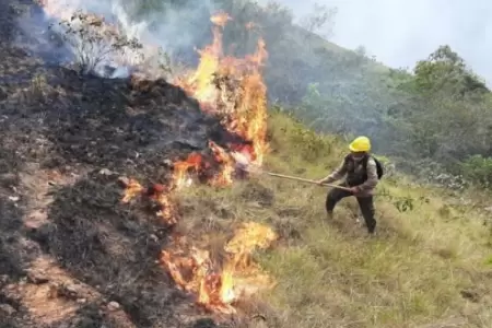 Incendios en Bolivia son controlados con bombardeos a nubes.