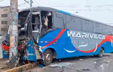 Choque de dos buses interprovinciales en La Victoria.