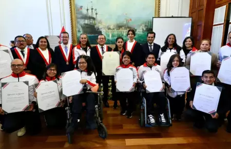 Anglica Espinoza recibi un reconocimiento de parte del Congreso de la Repblic