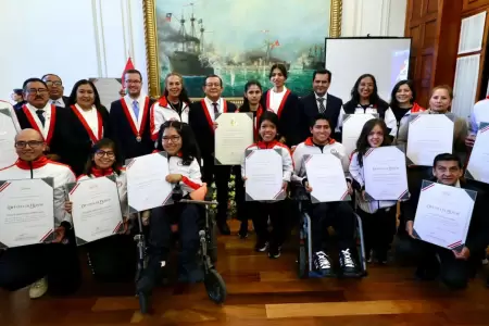 Anglica Espinoza recibi un reconocimiento de parte del Congreso de la Repblic